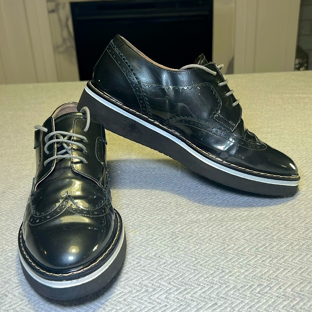 Browns Couture metallic wing tip brogue shoes.  Size 8.